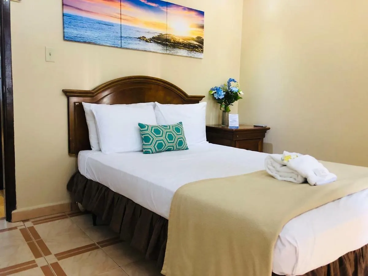 Arecibo Inn 2*,