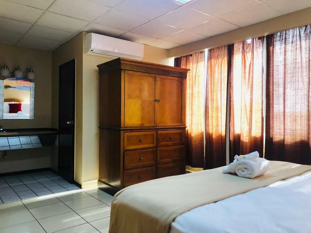 Arecibo Inn 2*,